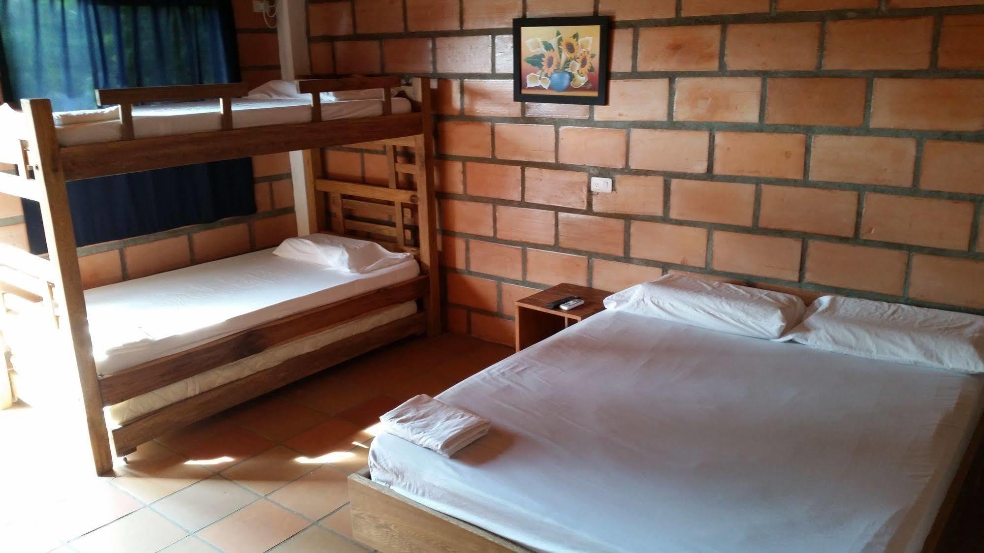Hotel Pizzeria Opera Толу Экстерьер фото